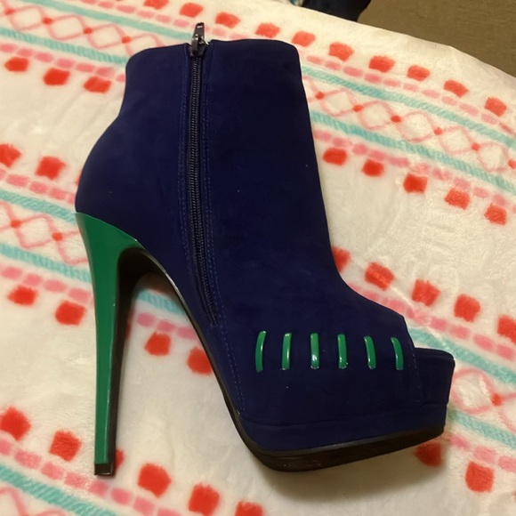 Liliana Faux Suede Stillettos Booties Size 7.5 Navy and Green 6” Heels - Picture 4 of 11